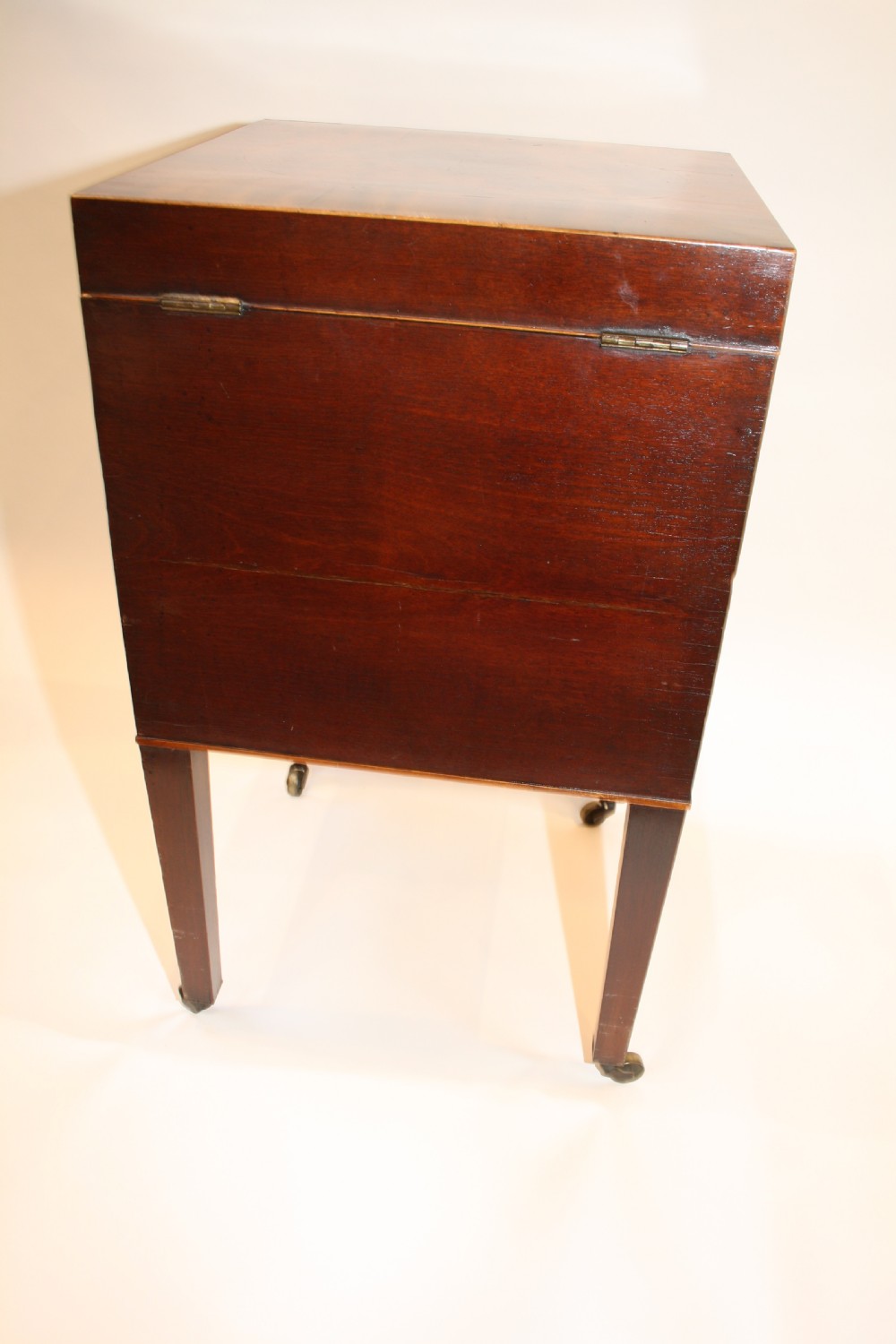 Early 19th Century Mahogany Cellaret View V