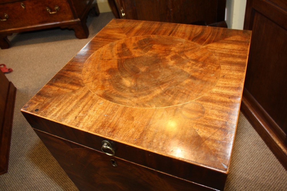 Early 19th Century Mahogany Cellaret View X