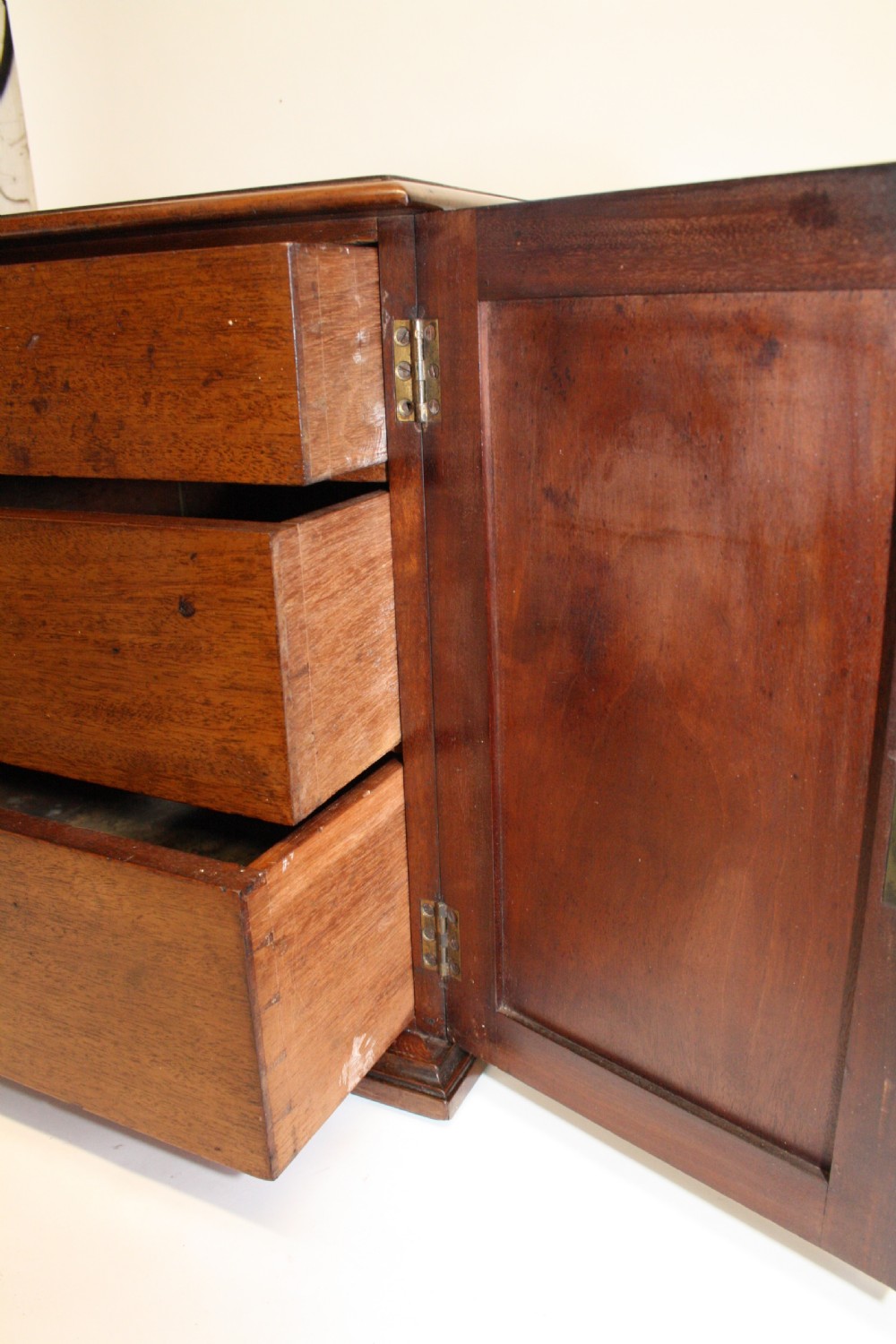 Super Quality Box Cabinet View VIII
