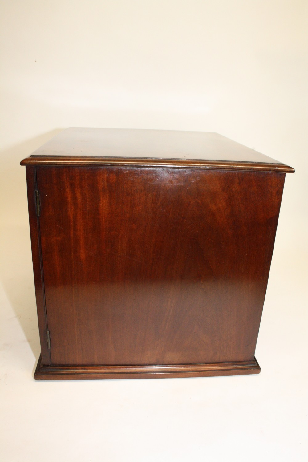 Super Quality Box Cabinet View X
