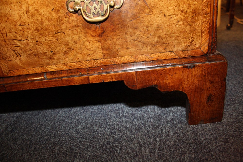 Early 18th century walnut chest of drawers View V