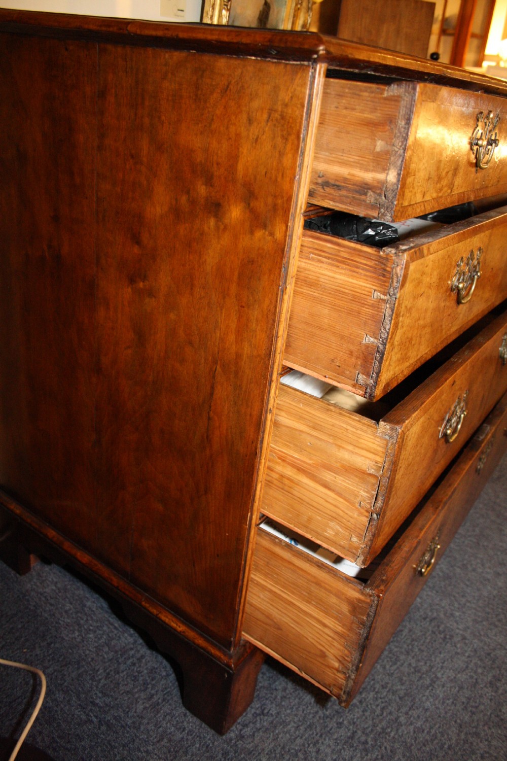 Early 18th century walnut chest of drawers View VI