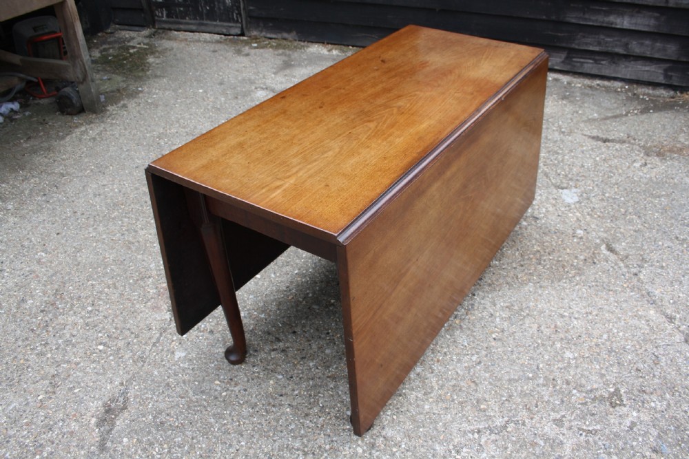 George II mahogany dropleaf table