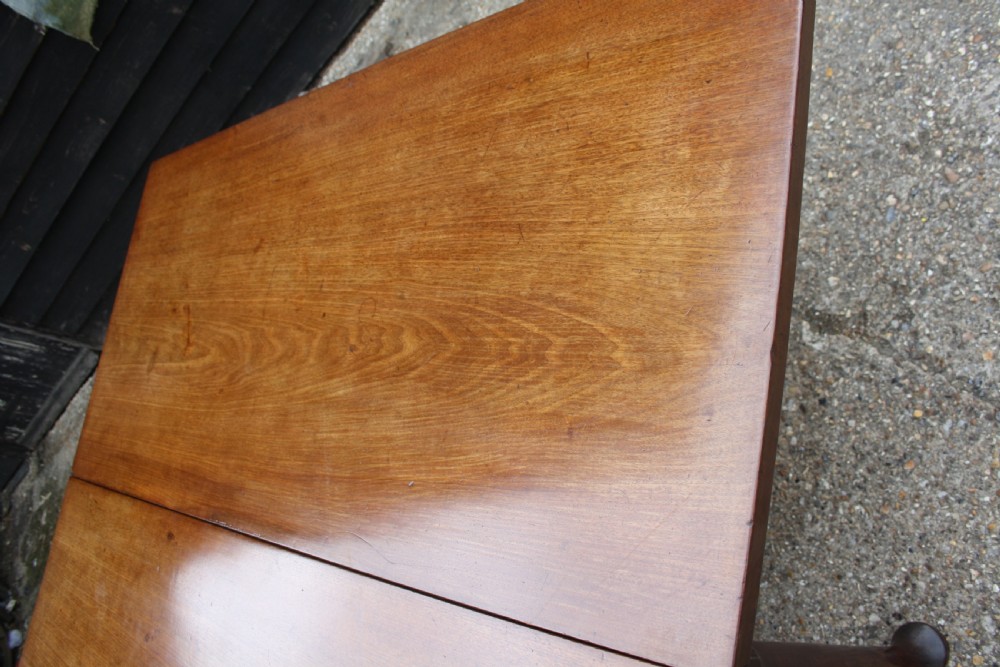 George II mahogany dropleaf table View VIII