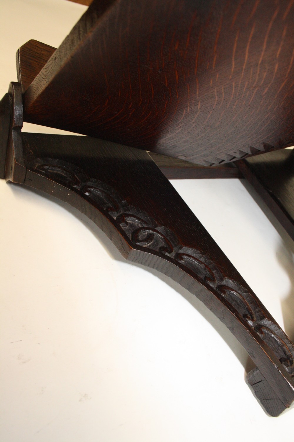Late 19th century oak adjustable book stand View IX