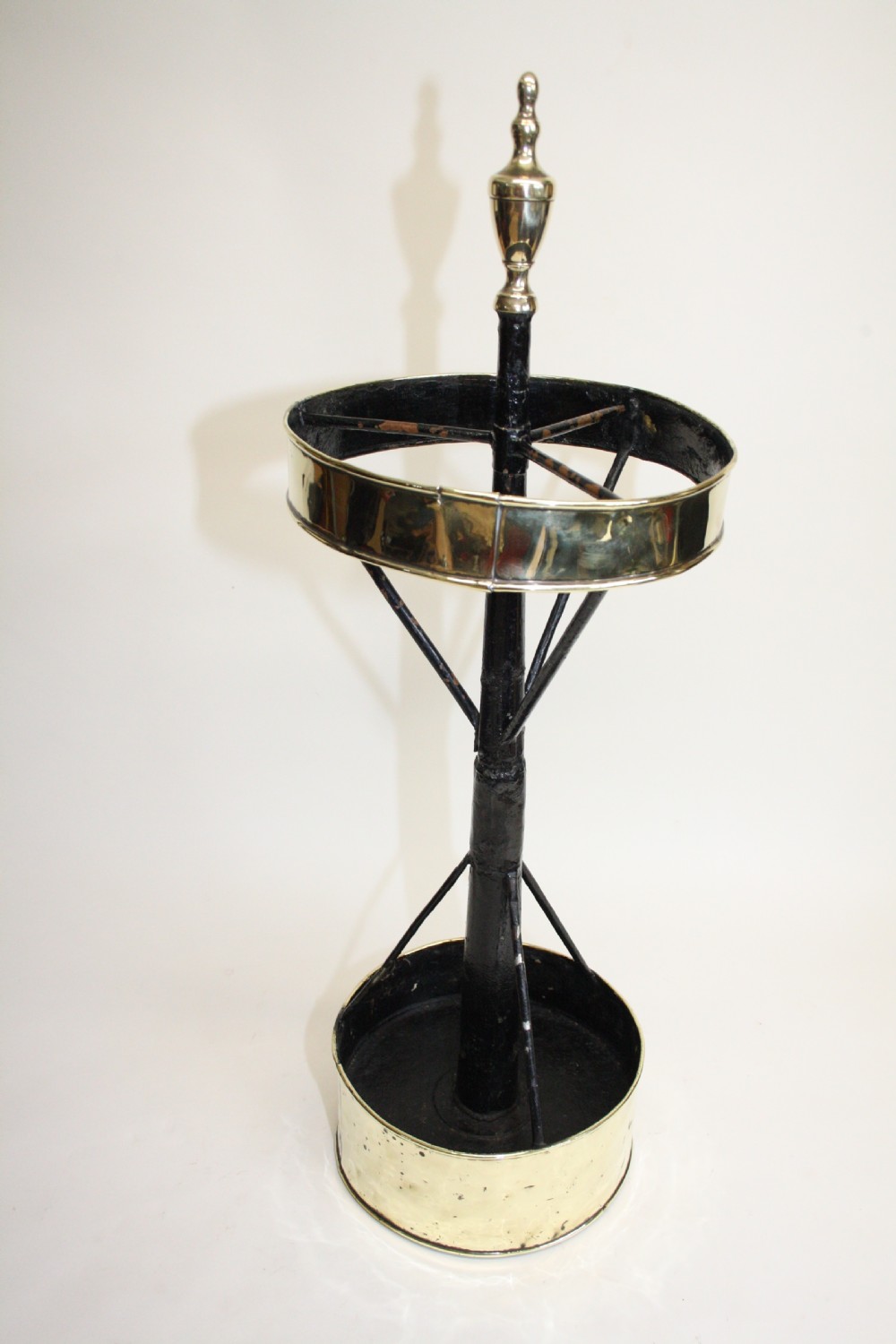 Bomb shell stick stand
