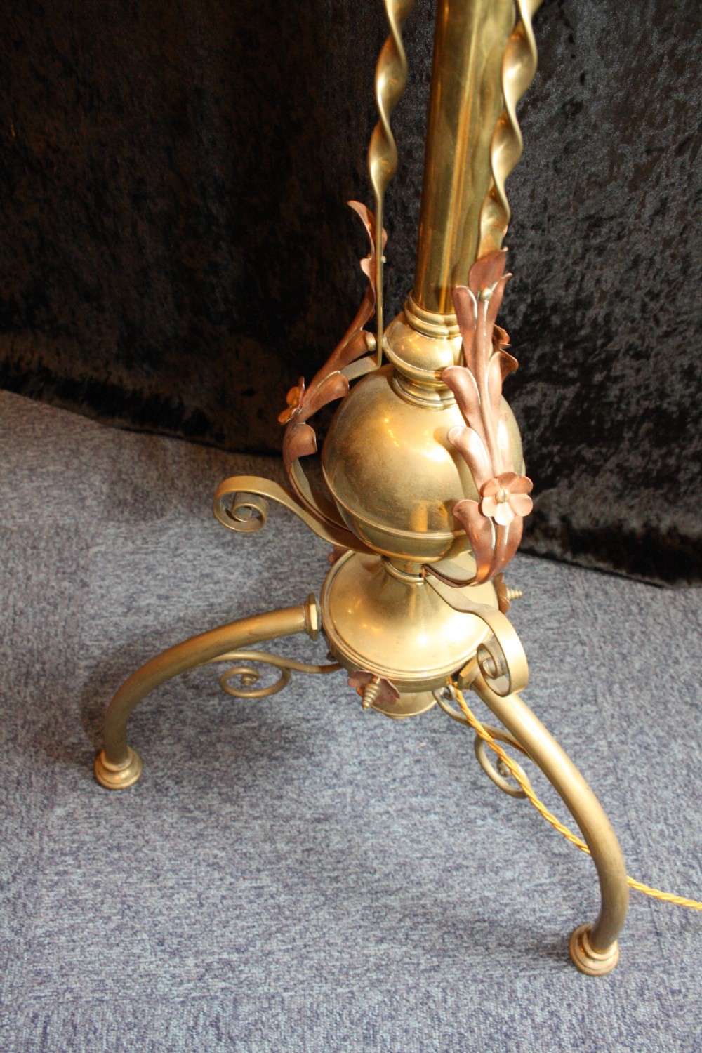 C1890 standard lamp in brass and copper View VII
