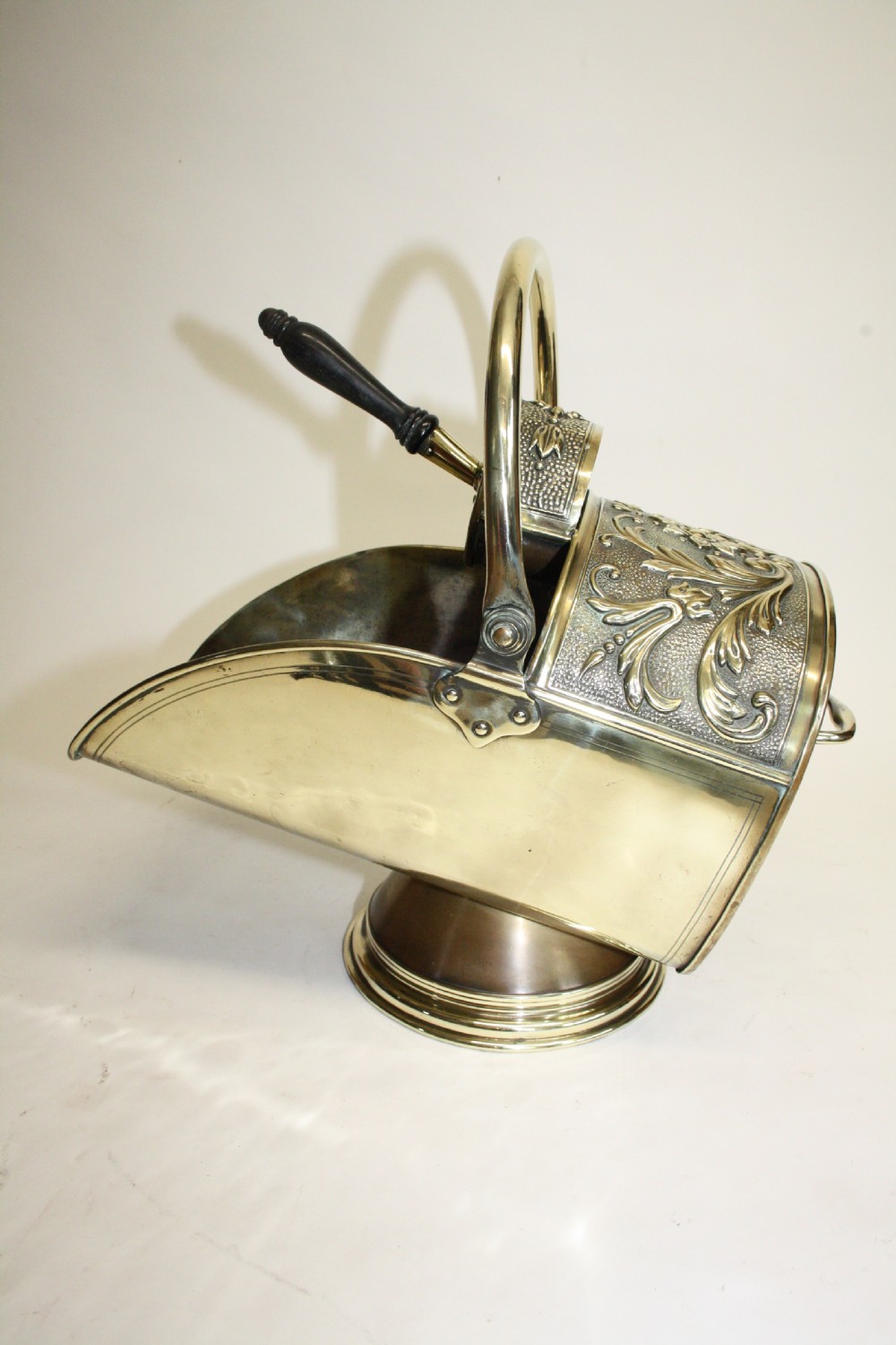 Victorian coal scuttle in brass. View IV