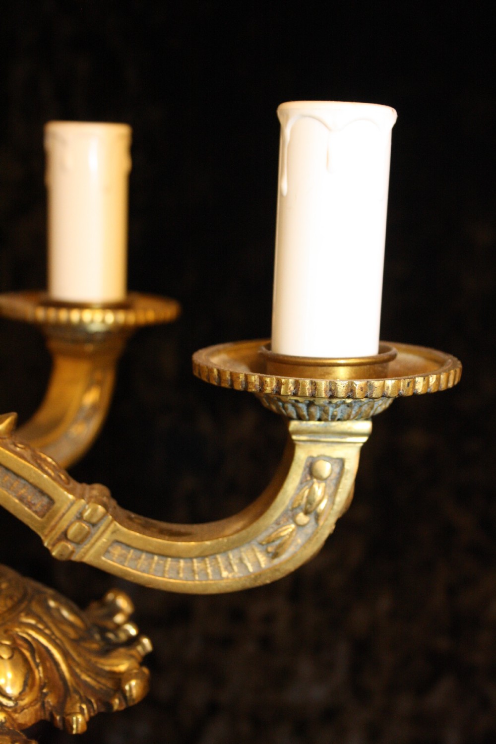 Chandelier in brass with five arms View V
