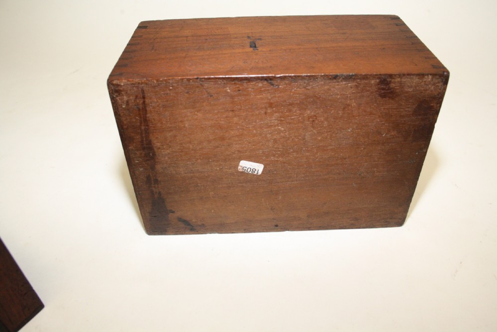 19th century box with sliding lid View V