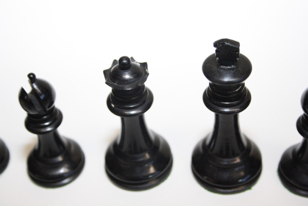 Early 20th century chess set View V