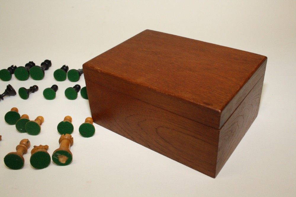 Early 20th century chess set View X