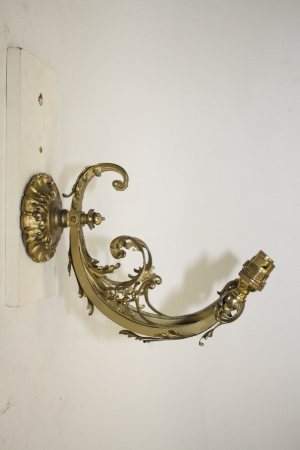Good quality early 20th-century wall bracket