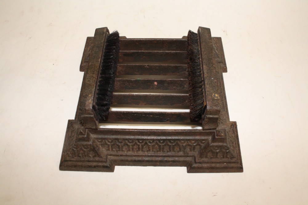 Late 19th-century boot scraper View II
