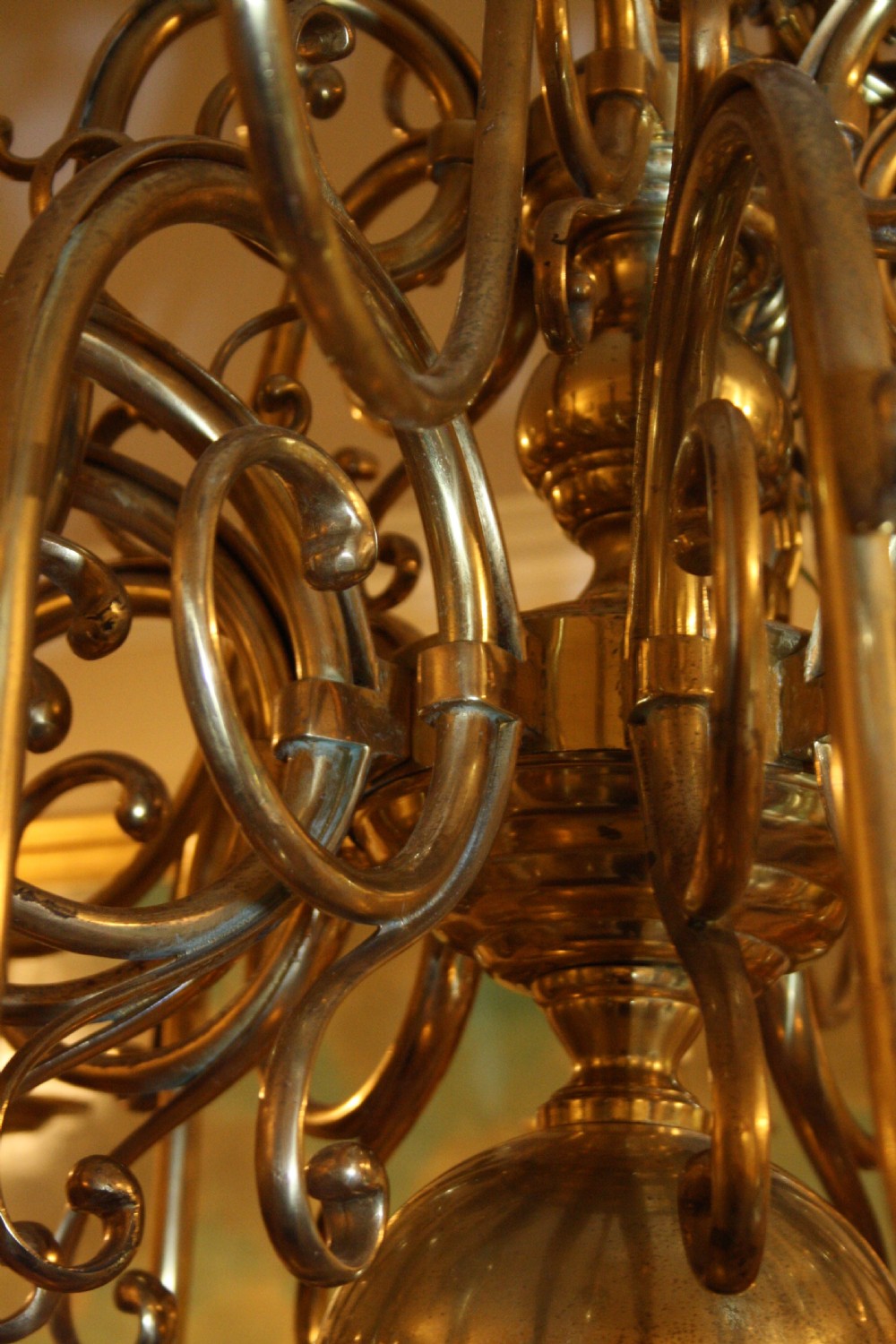 Early 20th century Cromwellian style brass chandelier View V