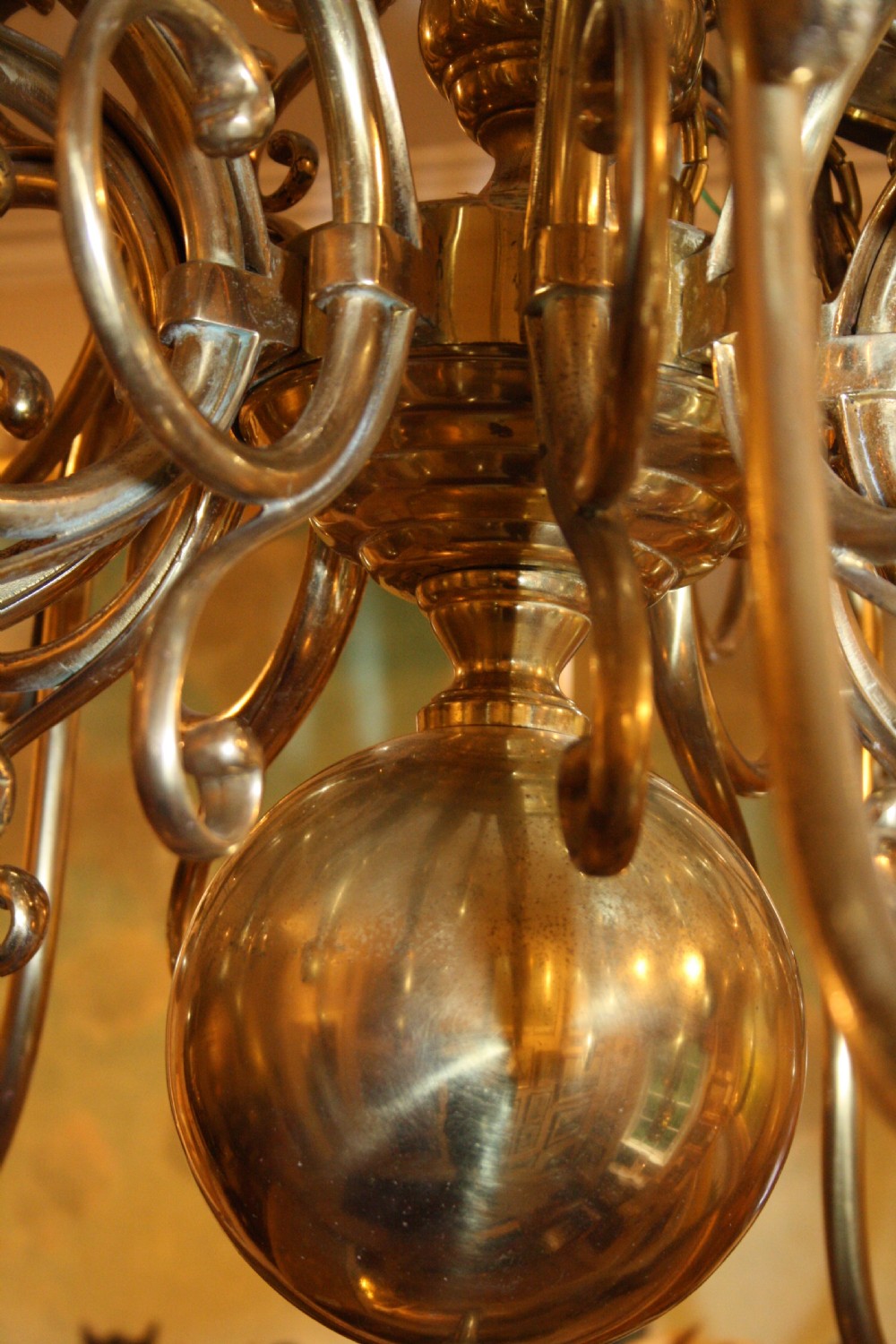Early 20th century Cromwellian style brass chandelier View VI