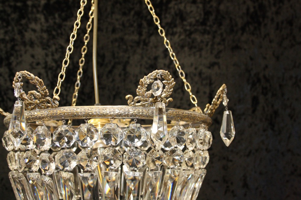 Bag chandelier with leaf decoration around the top. View III