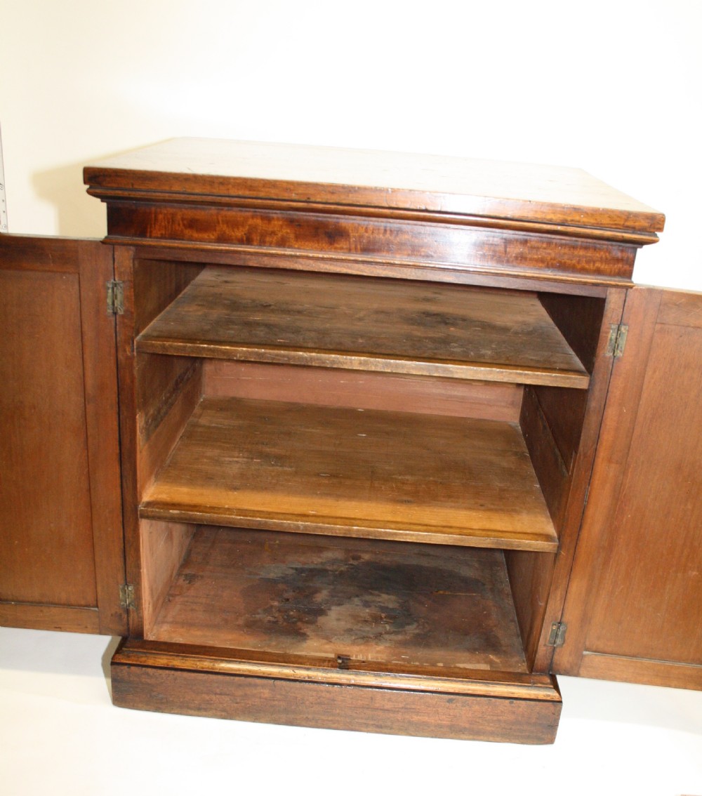 Circa 1800 mahogany cabinet. View V