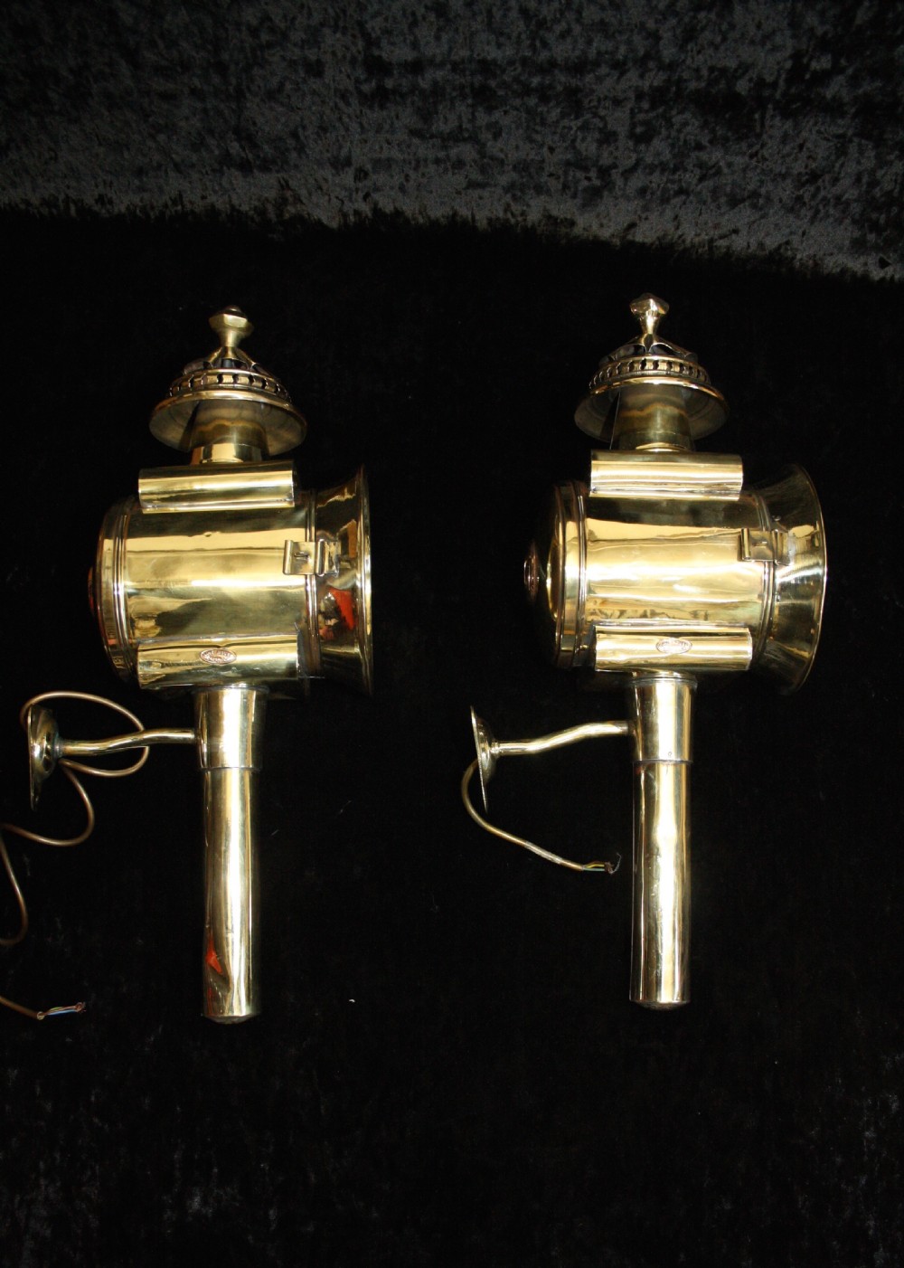 Pair of carriage lights View II