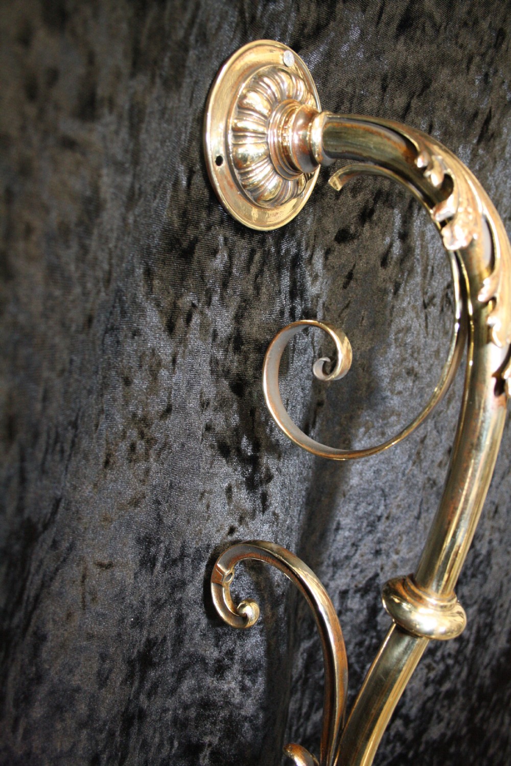 Single brass wall light View IV