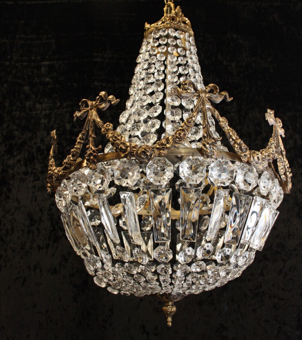Early 20th century cut glass Bag chandelier  View VII