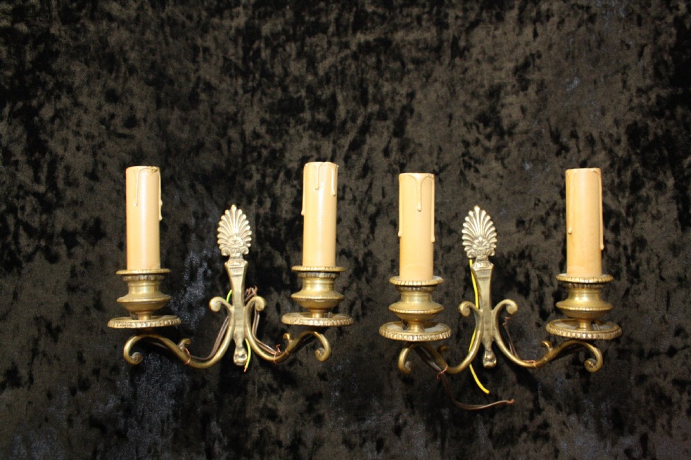 Pair of early 20th-century brass wall lights View II