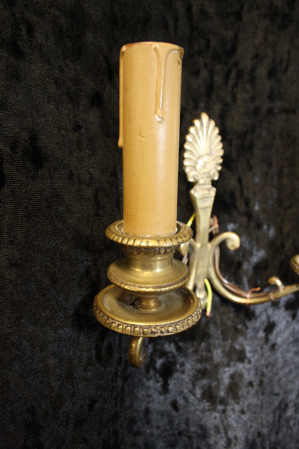 Pair of early 20th-century brass wall lights View III