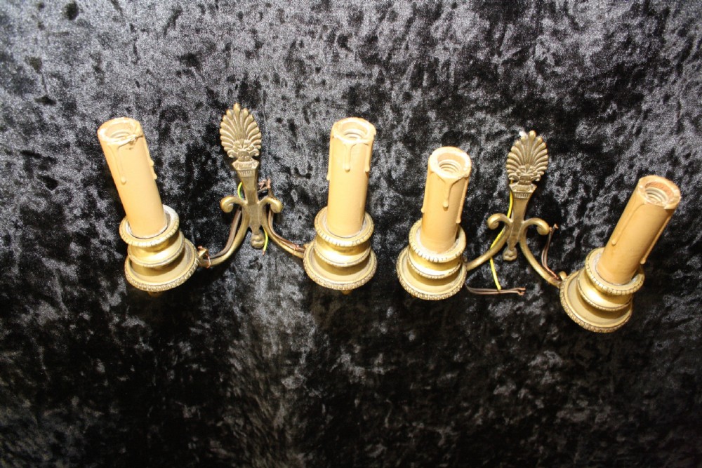 Pair of early 20th-century brass wall lights View IV