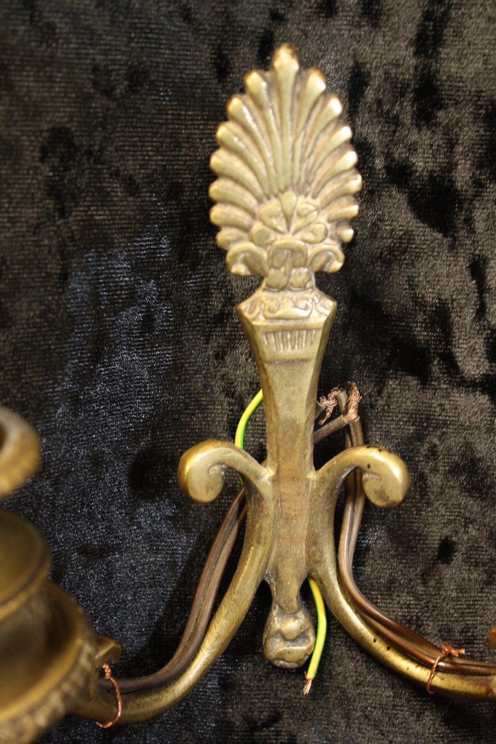 Pair of early 20th-century brass wall lights View V