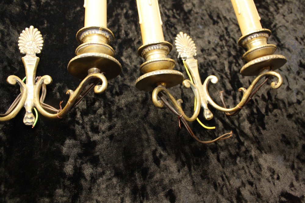 Pair of early 20th-century brass wall lights View VII