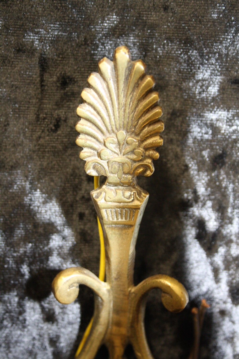 Pair of early 20th-century brass wall lights View VIII