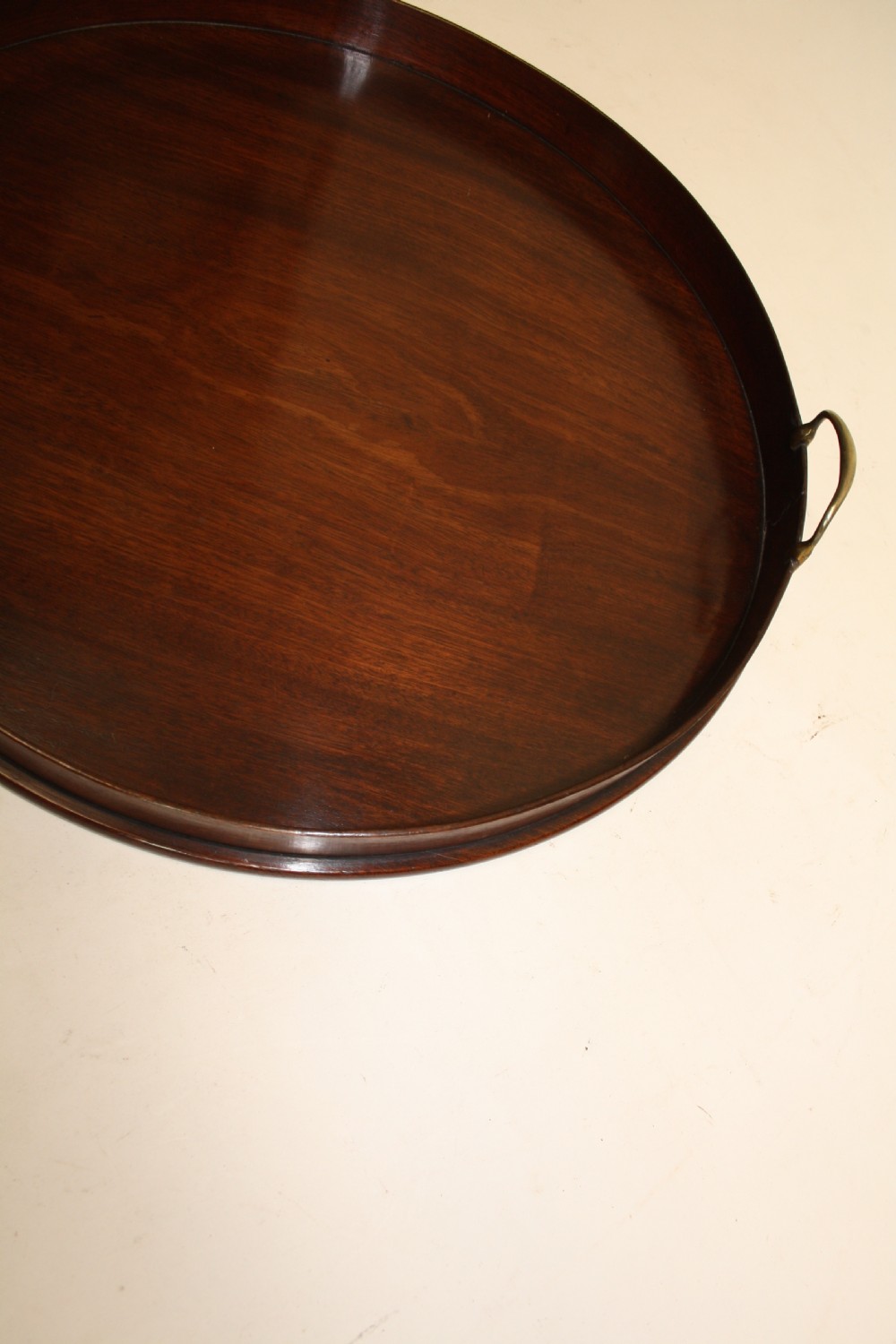 Round Georgina tray View VIII