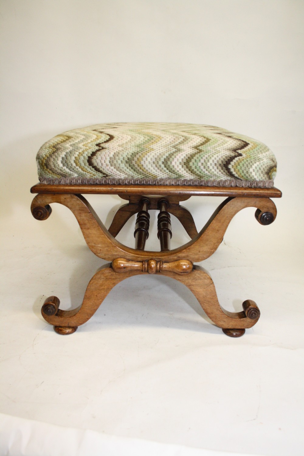 William IV stool in Rose wood View III