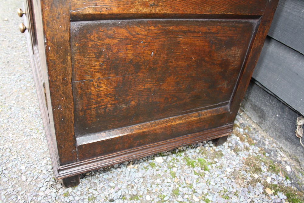 Late 18th century oak dresser base View V