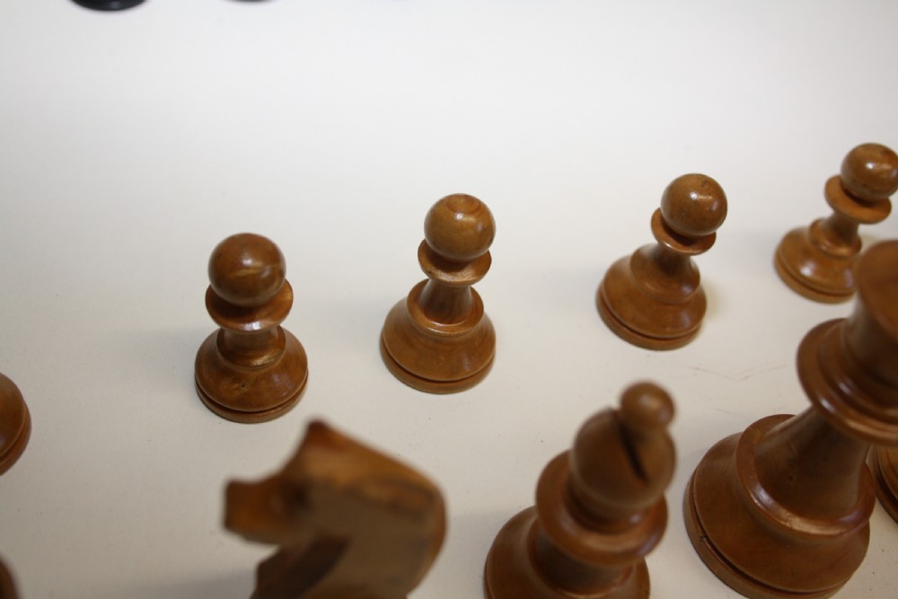 Early 20th century chess set View V