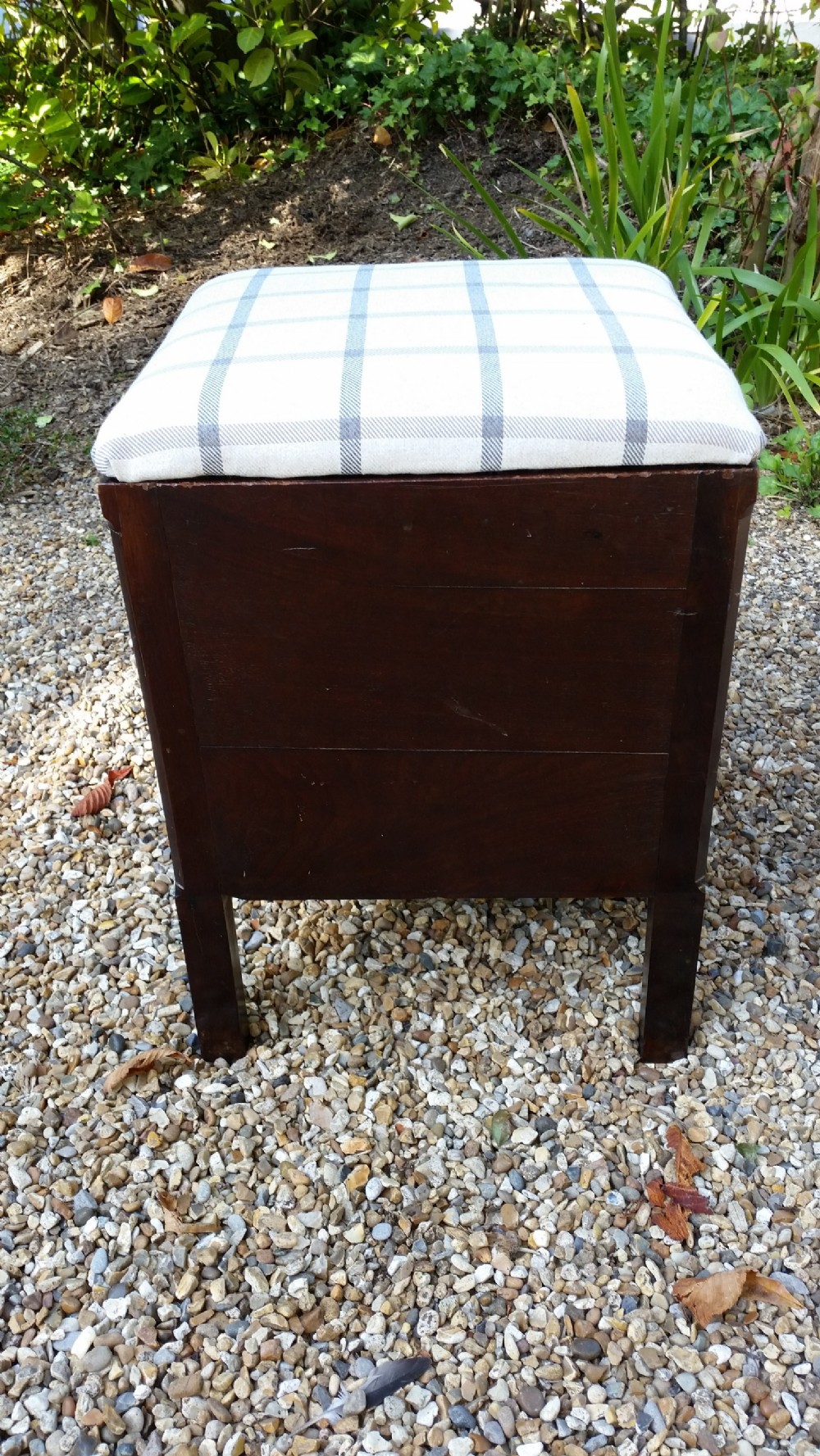 Early 19th-century box stall View II