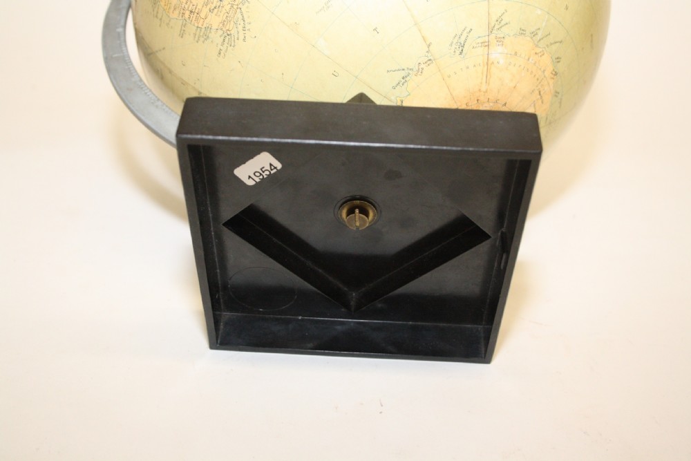 1930s globe made by Philips 10