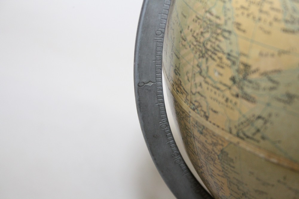 1930s globe made by Philips 10
