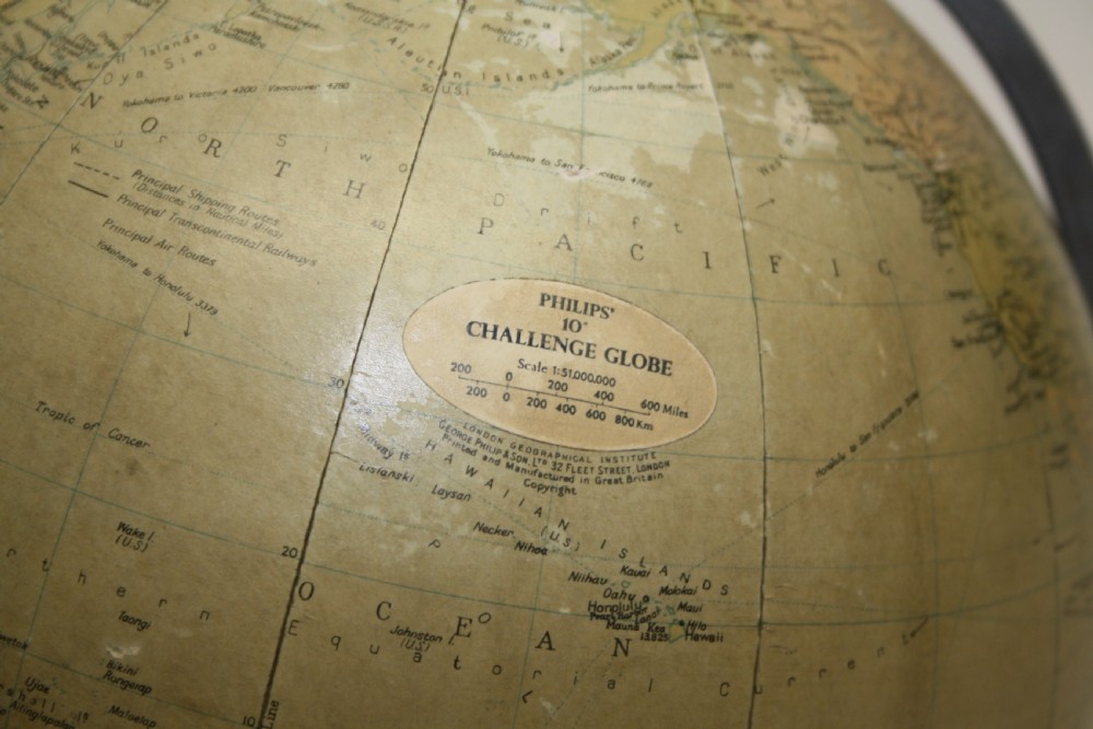 1930s globe made by Philips 10