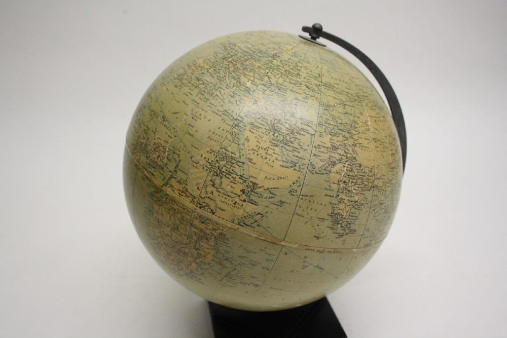 1930s globe made by Philips 10