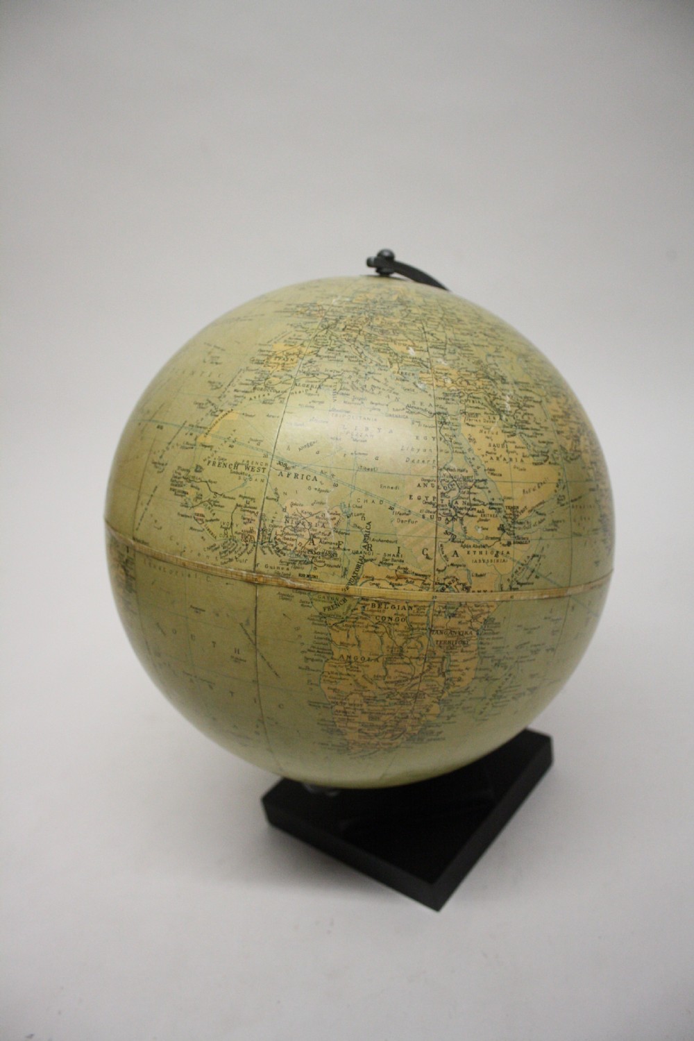 1930s globe made by Philips 10