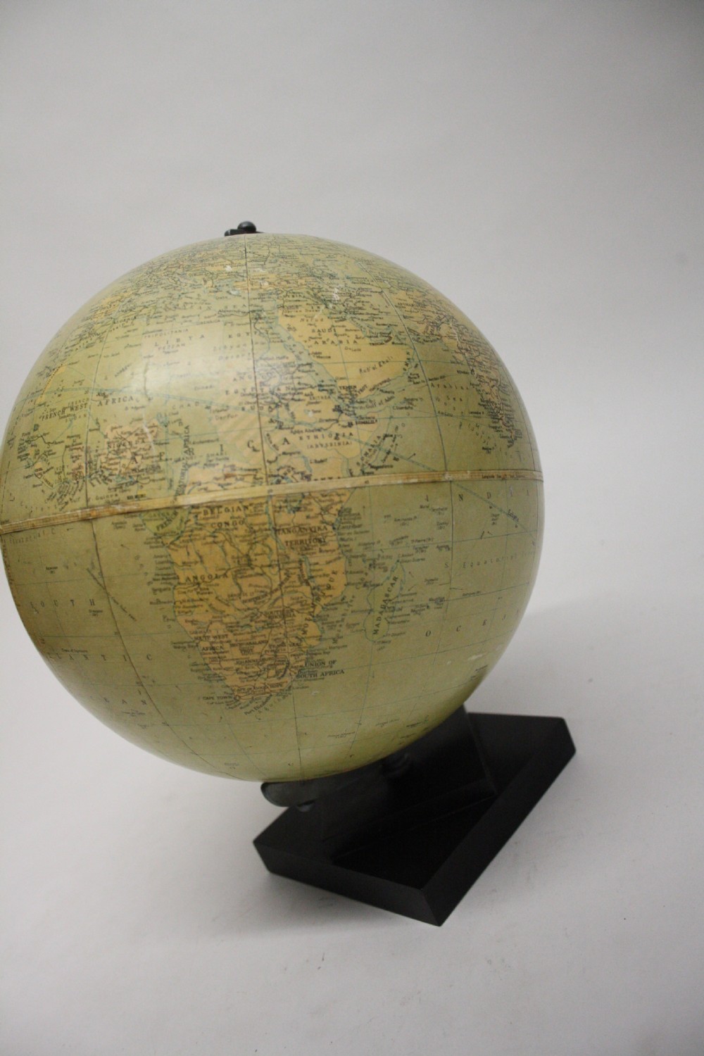 1930s globe made by Philips 10
