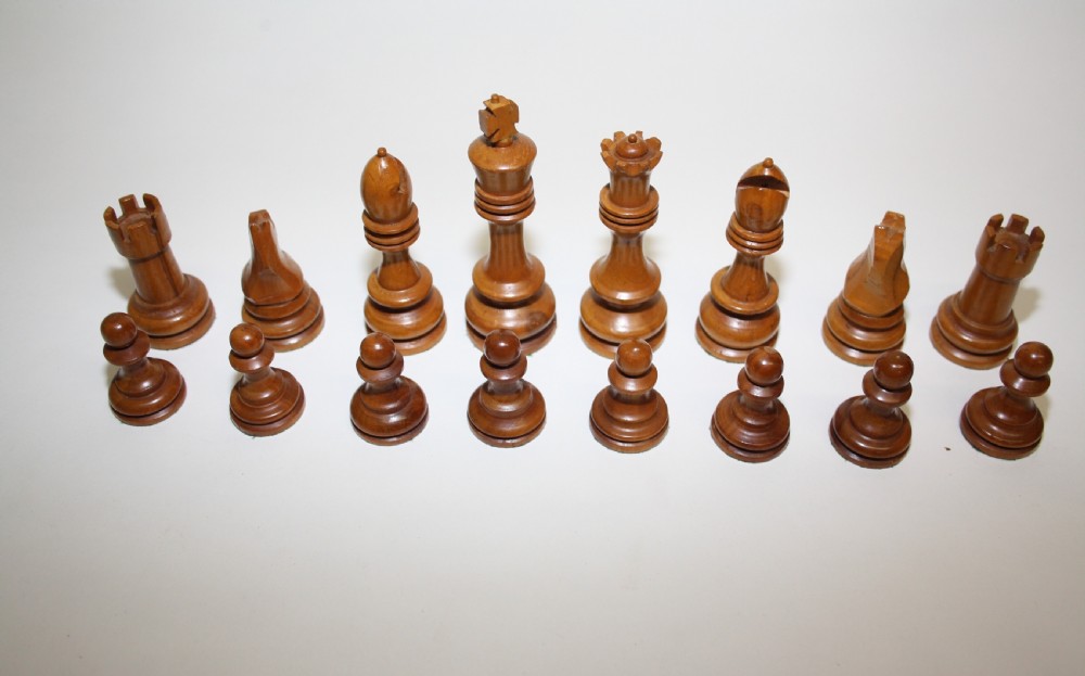 Early 20th century Weighted chess set  View III