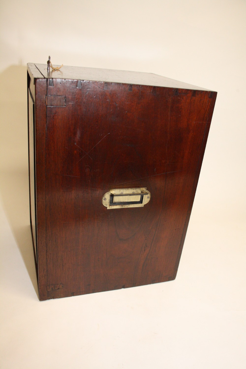 Collectors chest with sliding lid View V