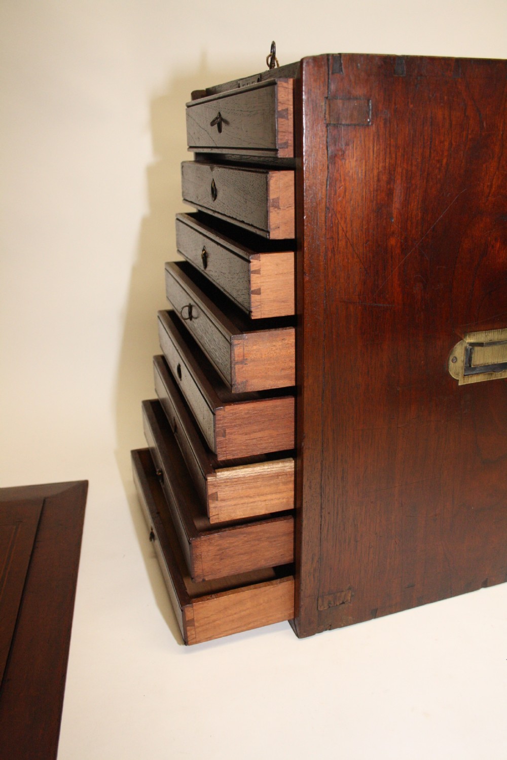 Collectors chest with sliding lid View VI