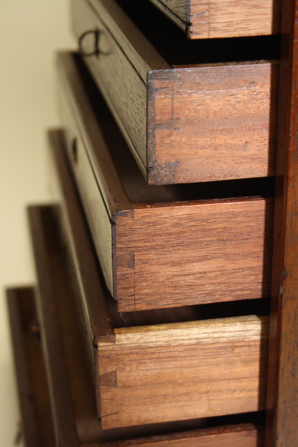 Collectors chest with sliding lid View VII