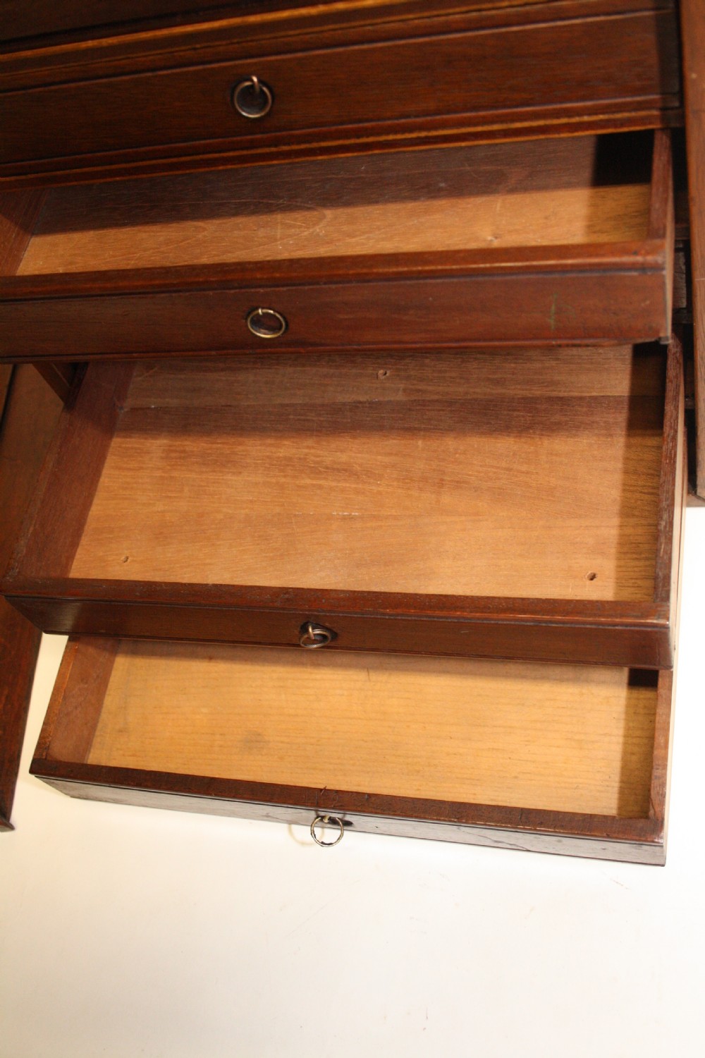 Collectors chest with sliding lid View VIII