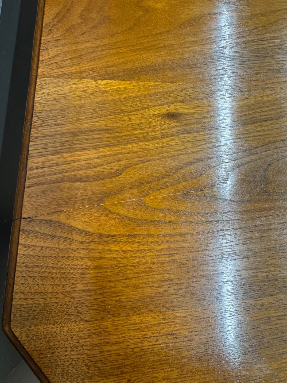 A solid walnut Victorian extending dining table with reeded turned legs set on brass castors. View III