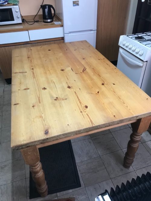 LARGE SOLID PINE FARMHOUSE KITCHEN DINING TABLE SEATS 6 PEOPLE