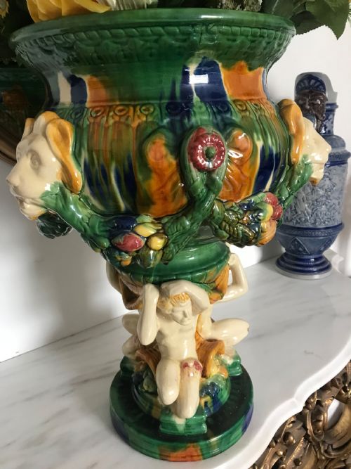 HUGE MAJOLICA CERAMIC PLANTER ON FIGURAL BASE STAND WITH LIONS HEAD DECORATION FROM ITALY - ADDITIONAL PHOTO 4